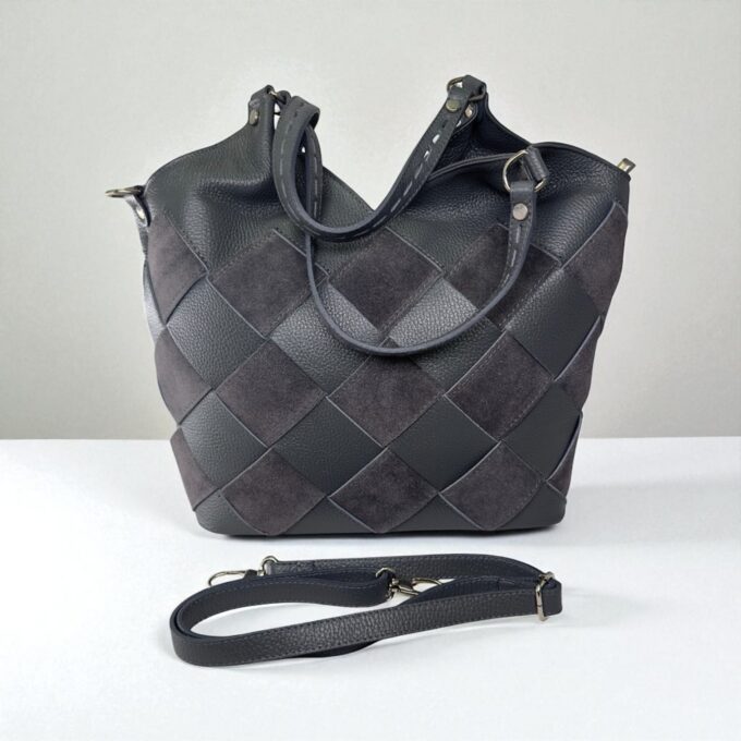borsa-donna - borse-donna - borsa-in-pelle - borsa-donna-in-pelle - borsa-donna-made-in-italy - borsa-a-spalla-donna - borsa-a-tracolla-donna - borsa-elegante-donna - borsa-moda-donna - borsa-artigianale-donna - borsa-donna-vera-pelle - borsa-donna-classica - borsa-donna-multifunzione - borsa-donna-con-tracolla - borsa-donna-di-design - borsa-donna-moda-italiana - borsa-donna-fatta-a-mano - borsa-donna-lavoro - borsa-donna-giornaliera - borsa-donna-compatta - borsa-donna-shopping - borsa-donna-estiva - borsa-donna-invernale - borsa-donna-chic - accessori-donna-pelle - borse-femminili-eleganti - borse-di-lusso-donna - borse-in-pelle-italiana - borsa-donna-con-tasche - borsa-donna-grande - borsa-donna-piccola - borsa-donna-morbida - borsa-donna-rigida - borsa-donna-con-manici - borsa-donna-originale - borsa-donna-casual - borsa-donna-per-uscite - borsa-donna-per-ogni-giorno - borsa-donna-versatile - borsa-donna-in-tendenza - borsa-donna-modello-unico